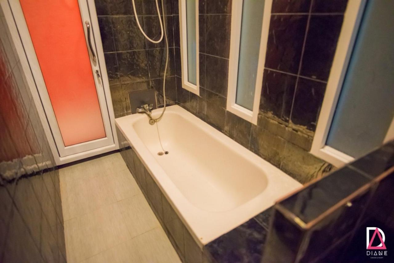 Diane Hotel 펫차부리 외부 사진