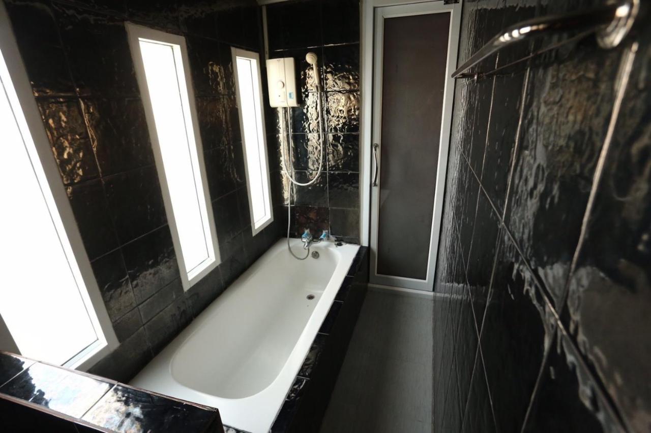 Diane Hotel 펫차부리 외부 사진
