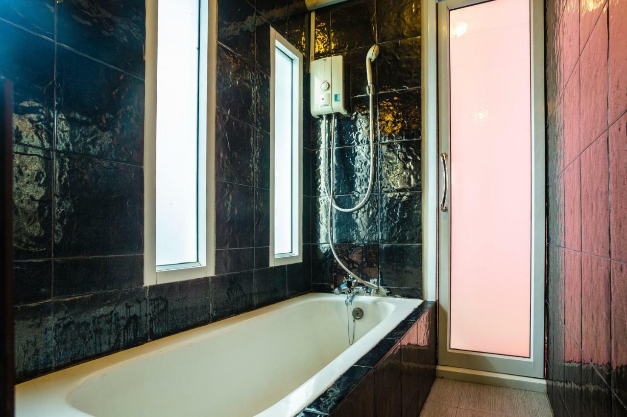 Diane Hotel 펫차부리 외부 사진